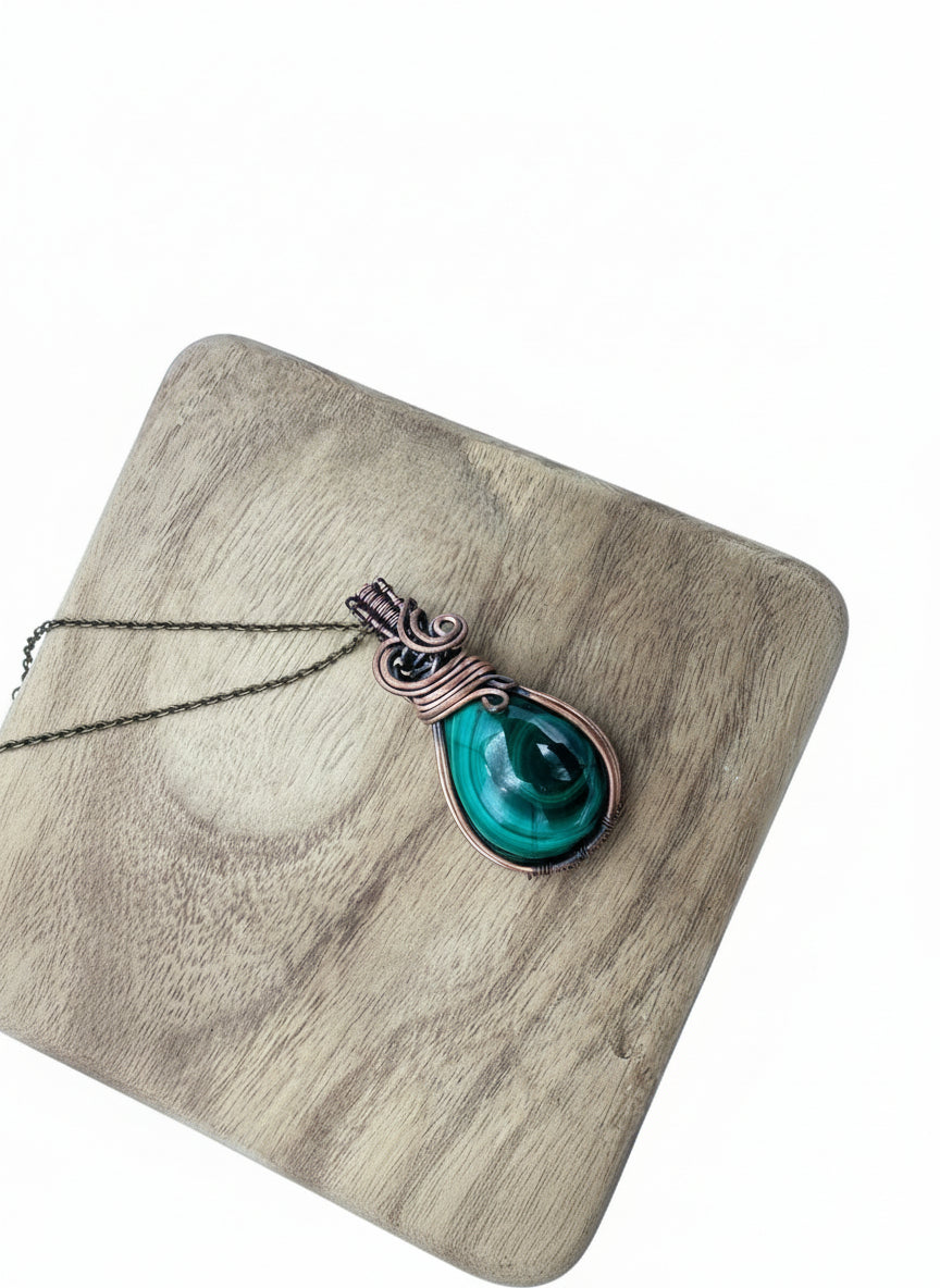 malachite-long-brass-chain-necklace-full-length